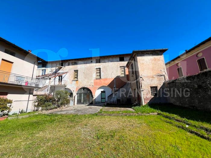 Casa con 6 locali in vendita in Via Vittorio Veneto, Bovezzo