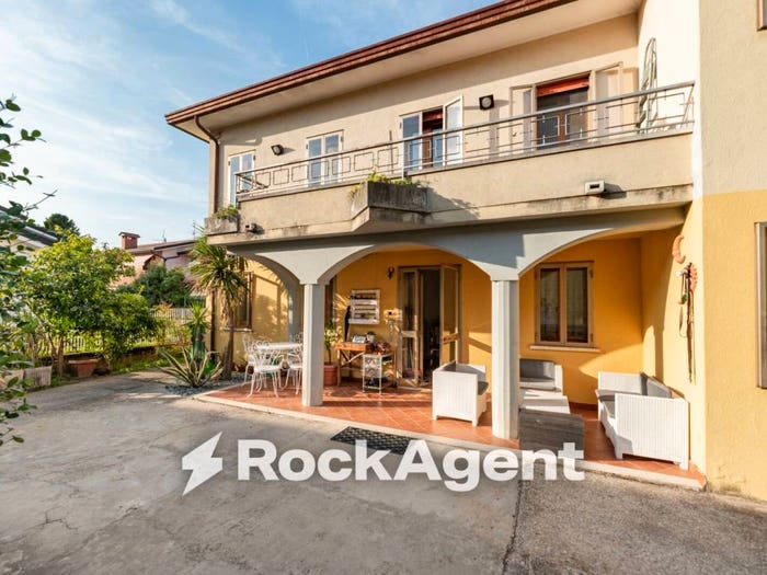 Casa con 5 locali in vendita in Via Montegrotto, Centro, Abano Terme