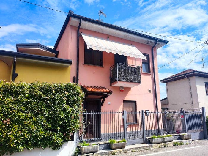 Casa trilocale in vendita in Via Louis Pasteur, Centro, Limbiate