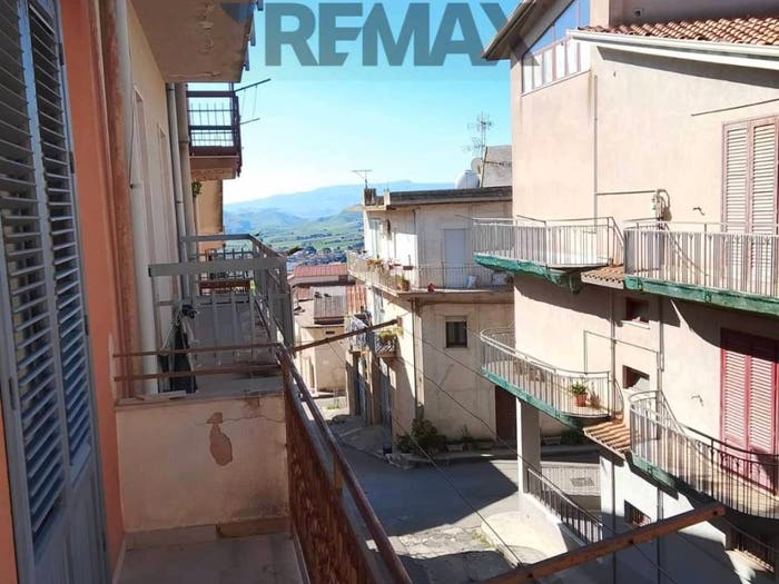 Casa con 6 locali in vendita in Via Bonura, Camporeale
