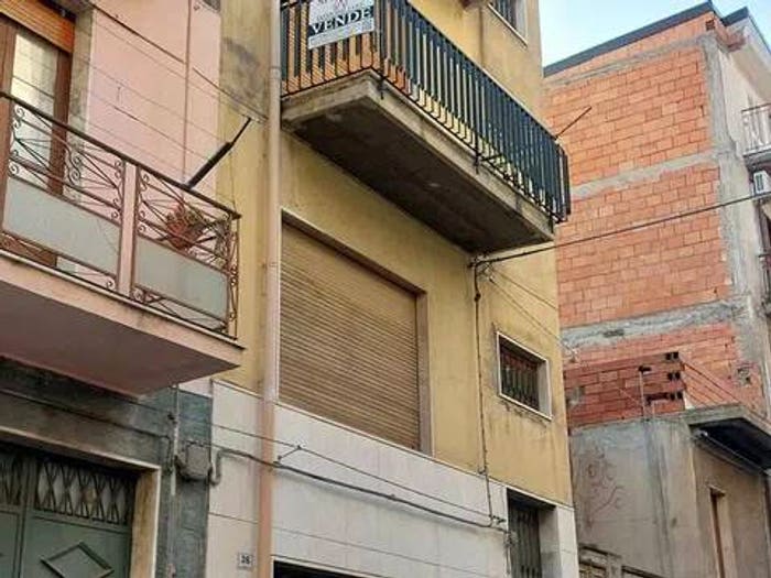 Casa con 6 locali in vendita in Via Como, Paternò