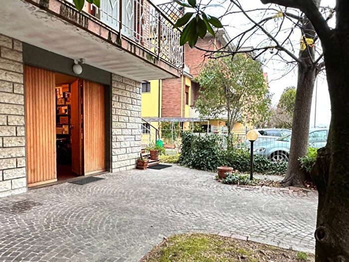 Appartamento con 6 locali in vendita in Via Virginio Guazzugli, Villa Fastiggi, Pesaro