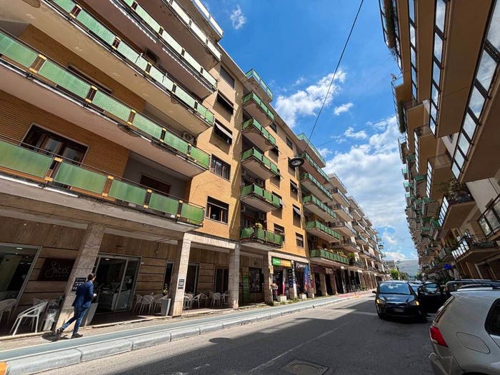 Appartamento con 6 locali in vendita in VIA G M BOSCO, Centro Storico Corso Trieste, Caserta