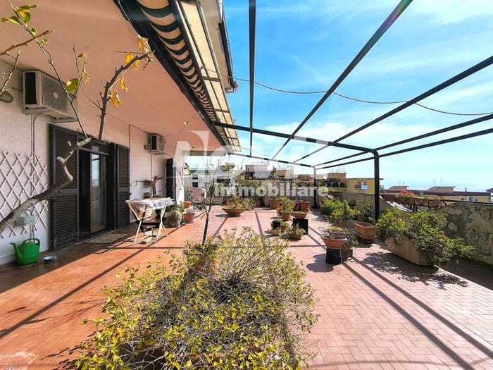 Appartamento con 6 locali in vendita in Via Sacerdote Benedetto Cozzolino, Centro, Ercolano