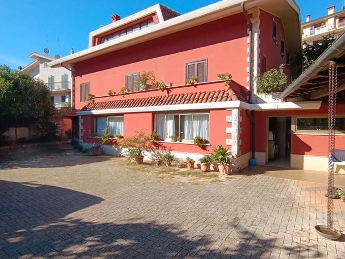Casa con 6 locali in vendita in Via Cupa, Fiuggi