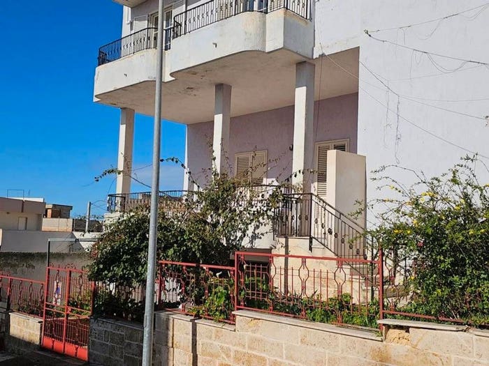 Appartamento con 6 locali in vendita in Via Magenta SNC, Casarano