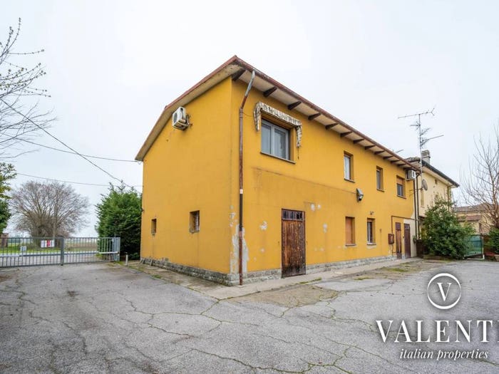 Casa con 6 locali in vendita in Via San Vitale Ovest, Villa Fontana, Medicina