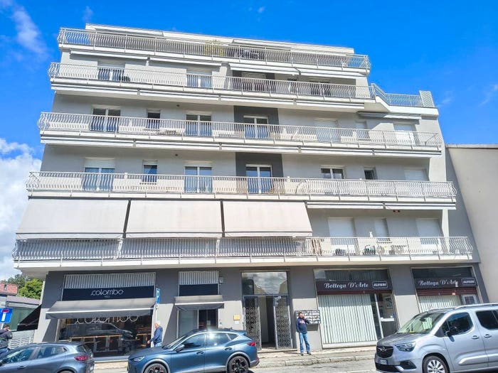 Appartamento trilocale in vendita in Via Novembre, Cassano Magnago