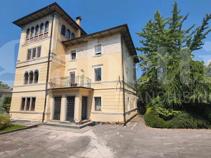 Casa con 6 locali in vendita in Centro, Belluno