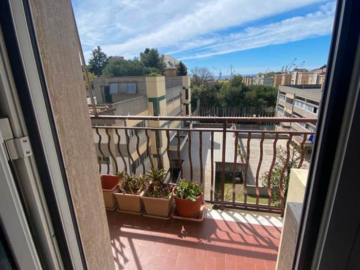 Appartamento quadrilocale in vendita in Piazza Giuseppe Di Vittorio, Sestri Ponente, Genova