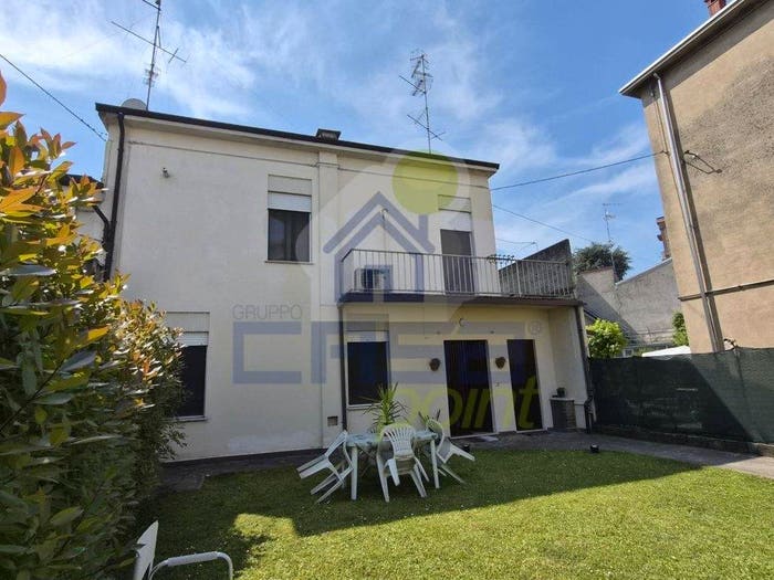 Casa con 6 locali in vendita in via Gorizia, Centro, Guastalla