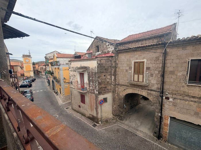 Casa quadrilocale in vendita in Via Roma, Pastorano
