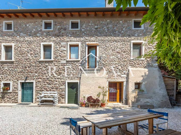 Casa con 6 locali in vendita in via Crivellin, Affi