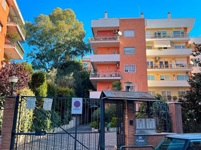 Appartamento trilocale in vendita in Via Livio Pentimalli, Balduina, Roma