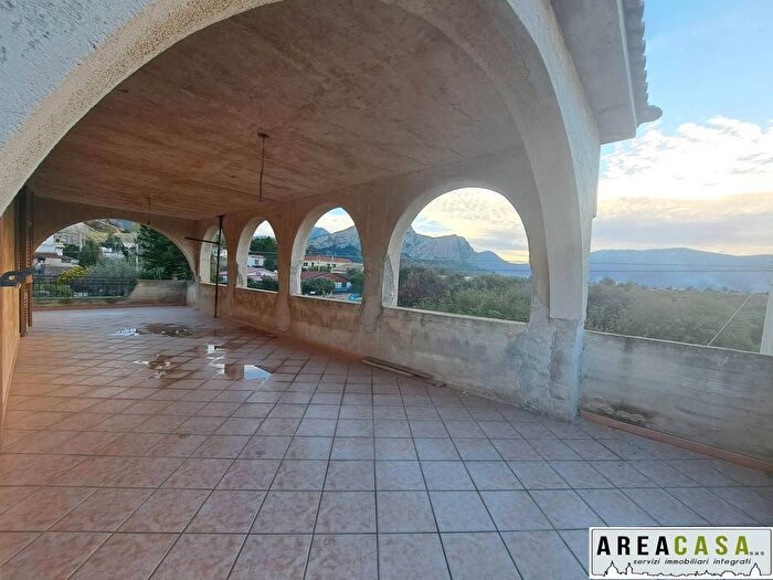 Appartamento trilocale in vendita in Via Panarea, Capaci