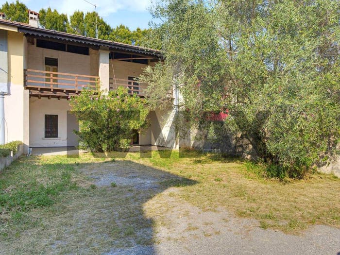 Casa con 5 locali in vendita in Via Gian Battista Guarneri, Centro, Passirano