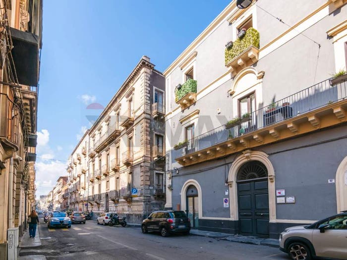 Appartamento con 6 locali in vendita in via San Giuliano, Centro Storico, Catania