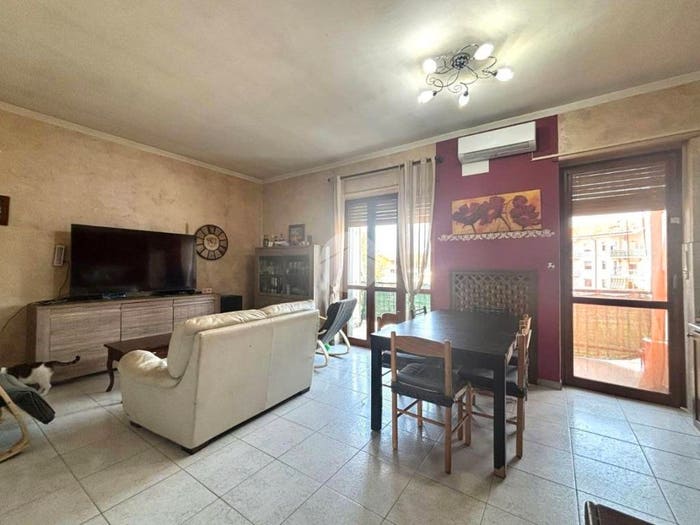 Appartamento trilocale in vendita in Via Amerano, Centro, None