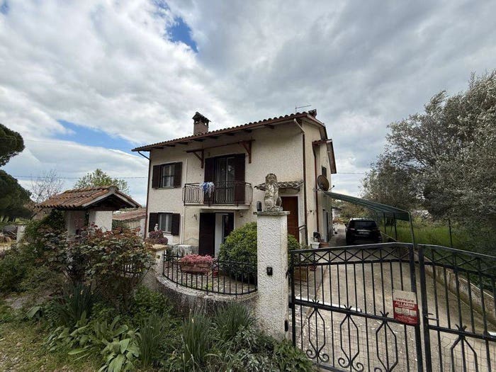 Casa con 6 locali in vendita in via silvio pellico, Contrada Mulino, Castiglione del Lago