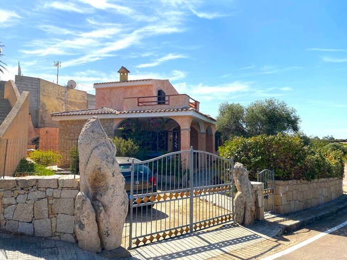 Casa con 6 locali in vendita in Via della Sughera, Baia Vignola, Aglientu