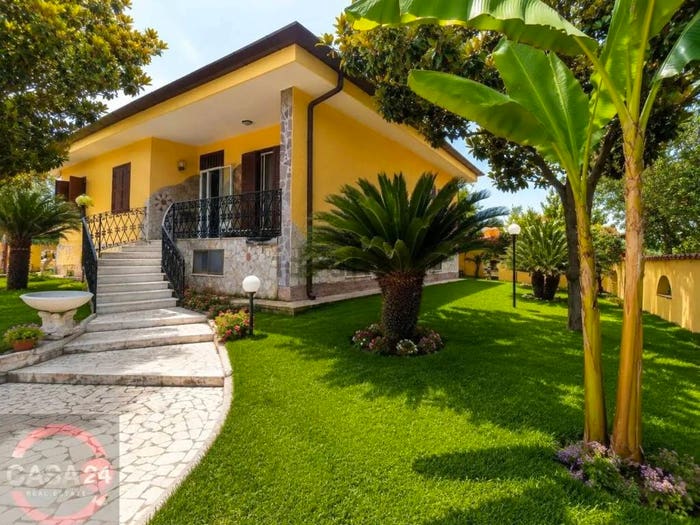 Casa con 6 locali in vendita in Via Randa, Litoranea, Latina