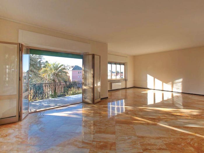 Appartamento con 6 locali in vendita in Via Somalia, Albaro, Genova