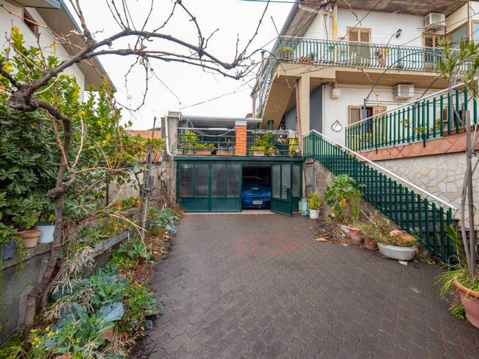 Appartamento con 6 locali in vendita in Via Lombardia, Nicolosi