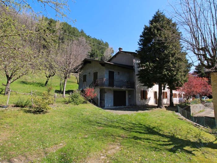 Casa con 6 locali in vendita in Via Madonna del Ponte, Centro, Fanano