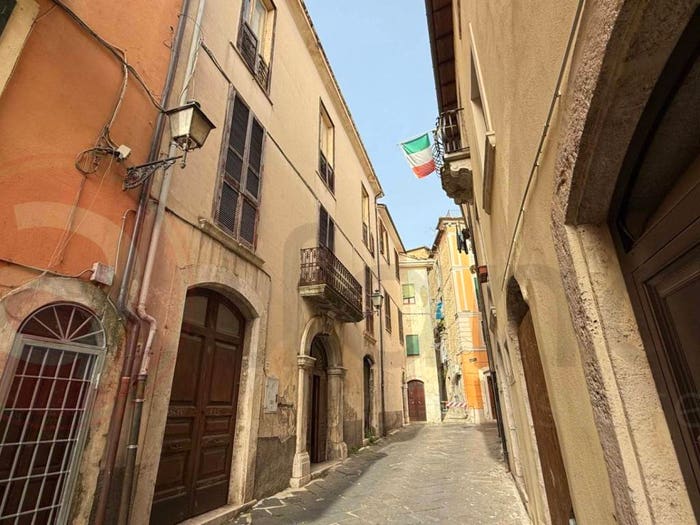 Casa con 6 locali in vendita in Via Chigi Nobile, Centro, Isola del Liri