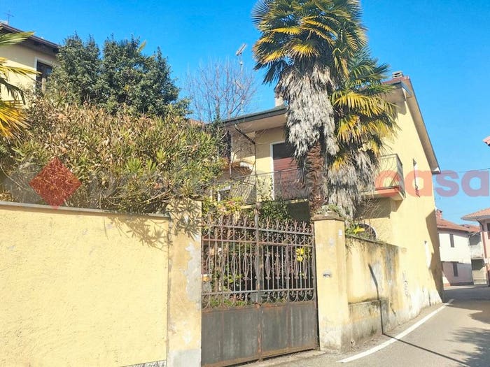 Casa con 6 locali in vendita in via papa giovanni xxiii, Conturbia, Agrate Conturbia