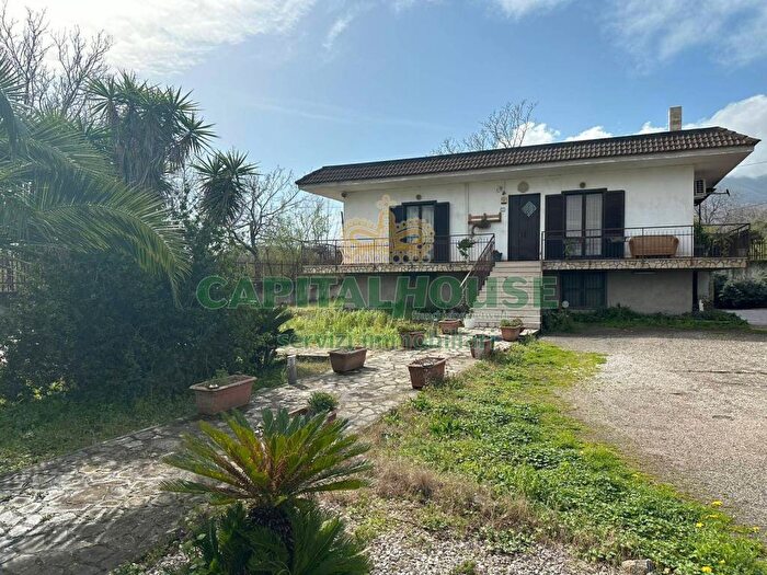 Casa quadrilocale in vendita in Viale San Domenico, Centro, Ottaviano