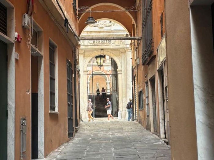 Appartamento trilocale in vendita in Via della Maddalena, Maddalena, Genova