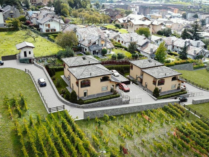 Casa quadrilocale in vendita in Frazione PorossanRoppoz, Centro, Aosta