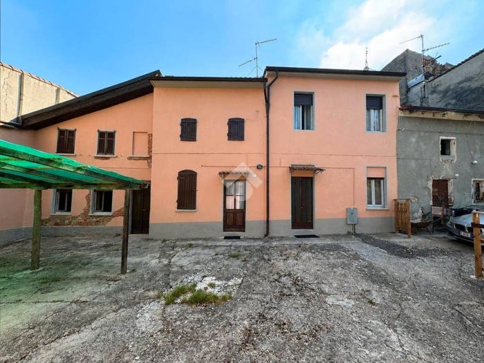 Casa con 5 locali in vendita in Frazione Castagnola, Centro, Montù Beccaria