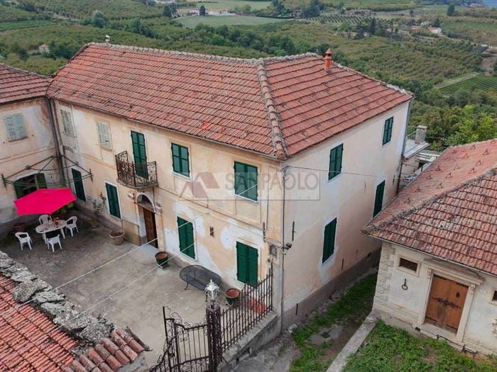Casa con 6 locali in vendita in Via Roma, Perletto