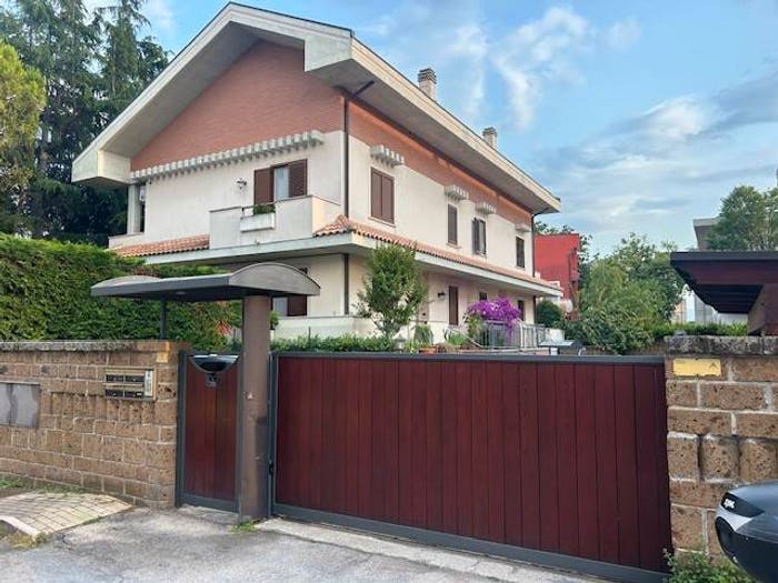 Casa con 6 locali in vendita in Ospedale, Pescara