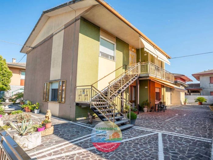 Casa con 6 locali in vendita in Via Novembre, Centro, Codigoro