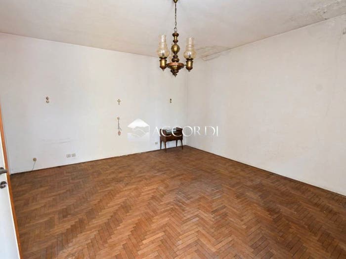 Casa con 6 locali in vendita in Via Tripoli, Centro, Montebelluna