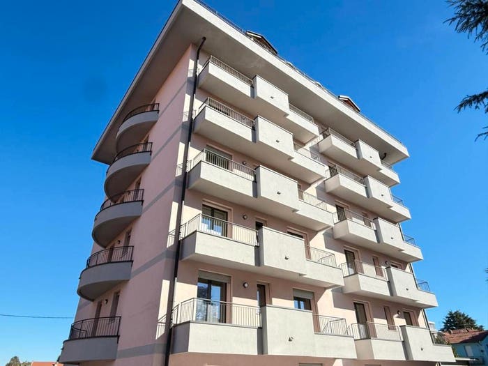 Casa con 5 locali in vendita in Via Michelangelo Buonarroti, Madonna in Campagna, Gallarate