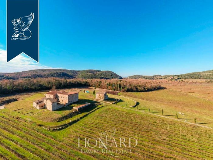 Casa con 6 locali in vendita in Rapolano Terme