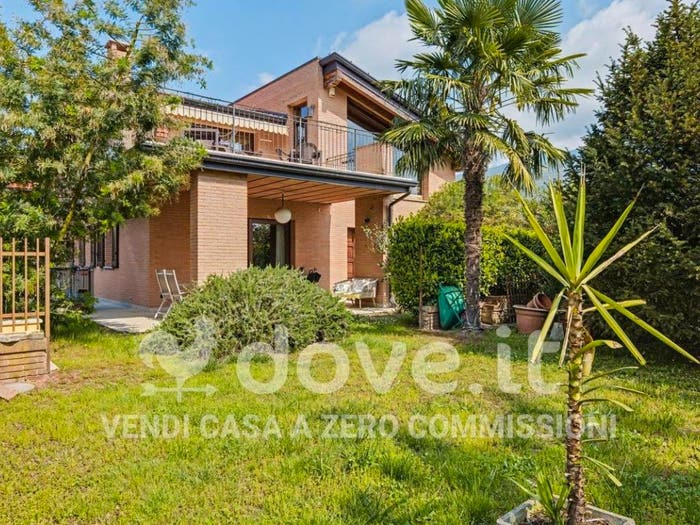 Casa con 6 locali in vendita in Via Vignacce, Centro, Gavirate
