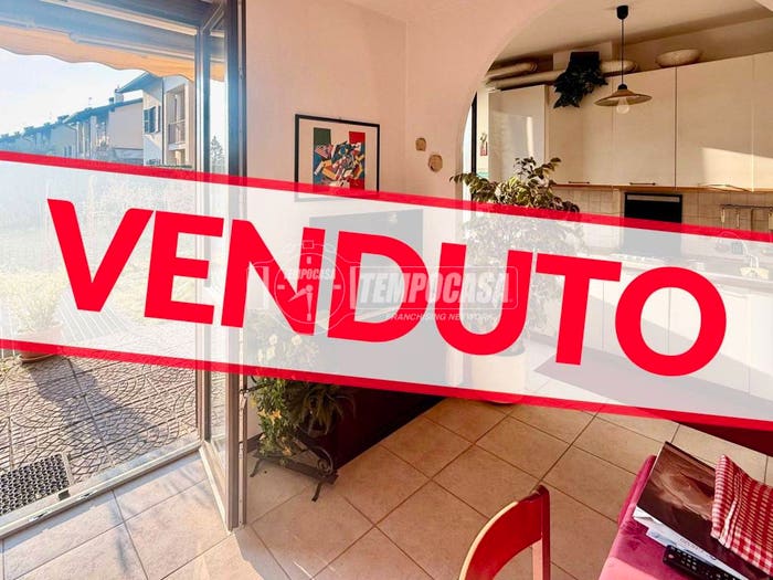Appartamento bilocale in vendita in Via Don Carlo Gnocchi, Centro, Casatenovo