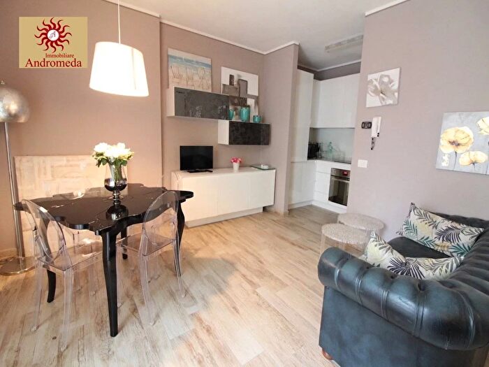 Casa trilocale in vendita in Via Risorgimento, Forte Dei Marmi