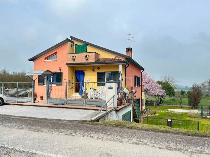 Casa con 6 locali in vendita in Via Bastia Ponente, Argenta