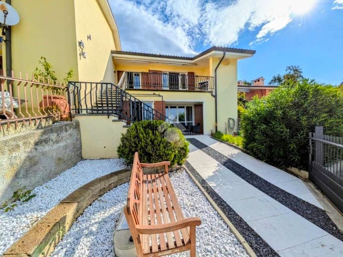 Casa con 6 locali in vendita in Via PESINA, Pesine Bisse, Caprino Veronese