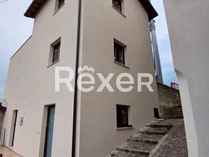 Casa con 6 locali in vendita in Via Guglielmo Oberdan, Centro, Arsita