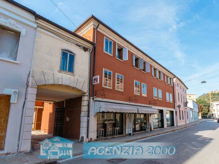 Appartamento trilocale in vendita in Via Giuseppe Garibaldi, Centro, Monselice