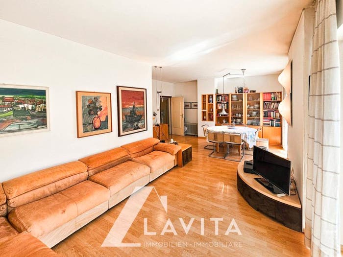 Appartamento con 5 locali in vendita in Romstraße Via Roma, Centro, Merano