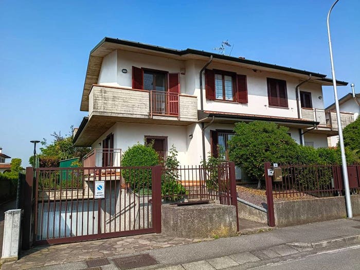 Casa quadrilocale in vendita in Via Giacomo Puccini, Centro, Morengo