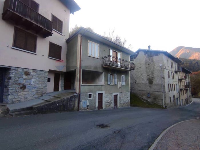 Casa con 6 locali in vendita in Prestine, Bienno